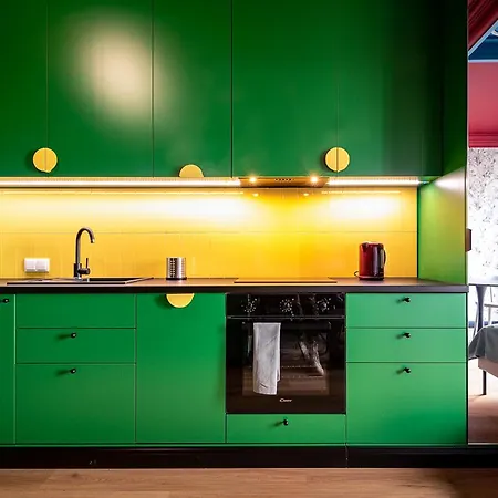 Colorful Apt Close To The Center Great Location *