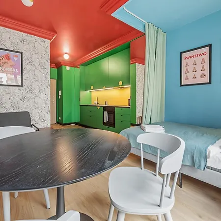 Colorful Apt Close To The Center Great Location
